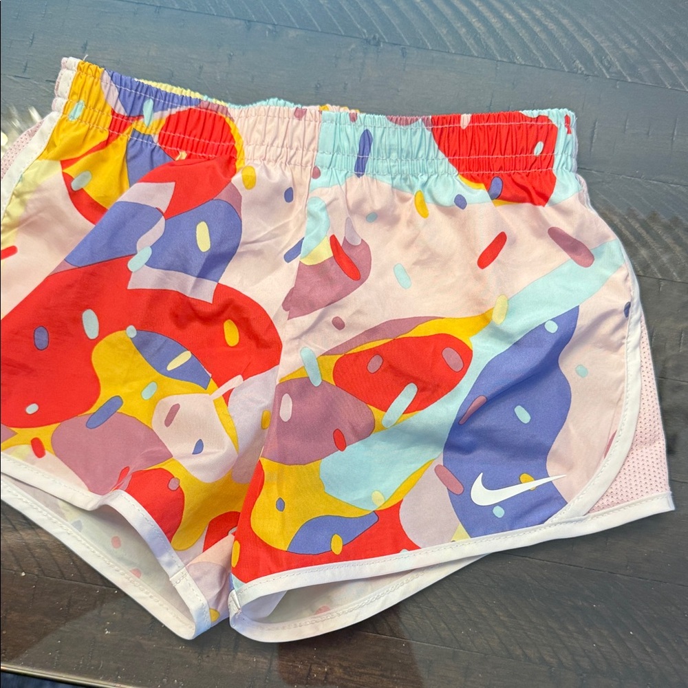 Nike Colorful Athletic Shorts 5/S